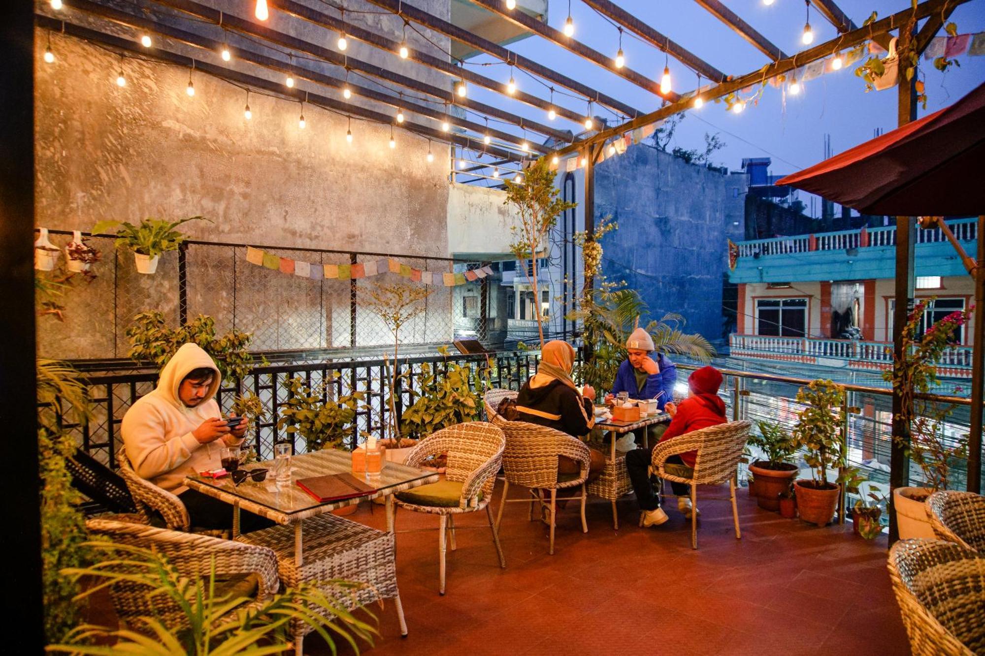 Hotel Edingo Inn Itahari 외부 사진